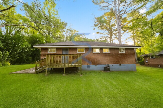 Building Photo - Move in before November 15th and choose yo...