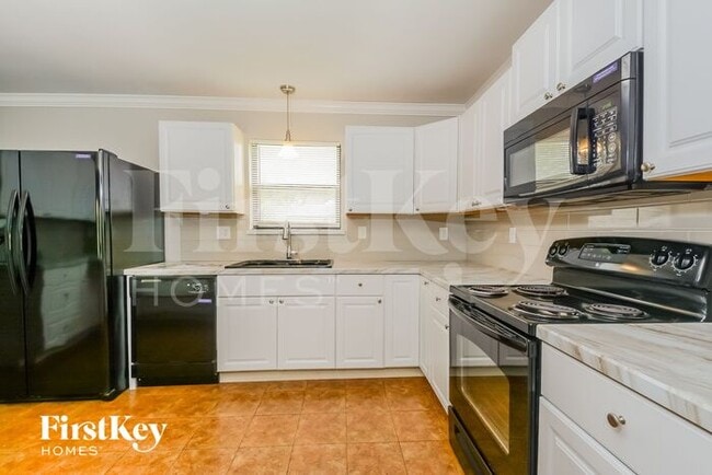 Building Photo - 5854 Blackberry Dr
