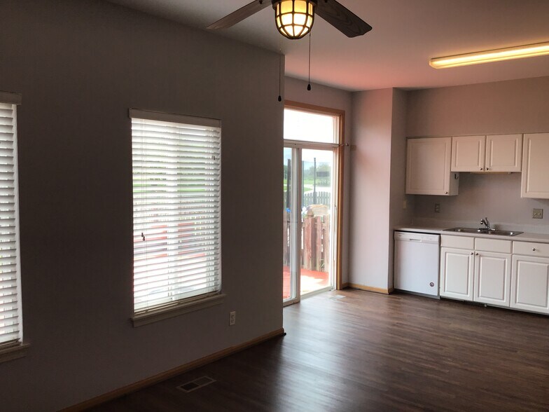 Building Photo - 21343 Earhart Ct