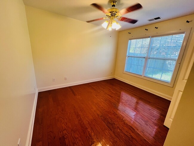 Building Photo - 2203 Inverness Dr