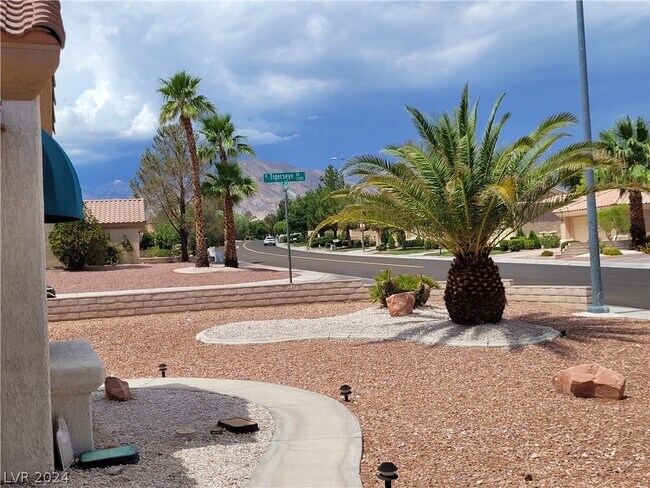 Building Photo - 9605 Sundial Dr