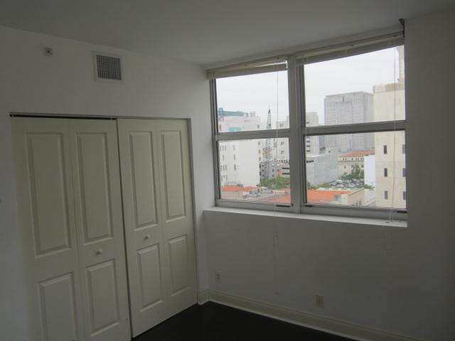 Building Photo - 101 E Flagler St