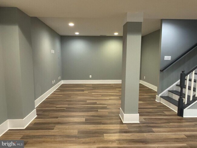 Building Photo - 8 Ramsdell Ct