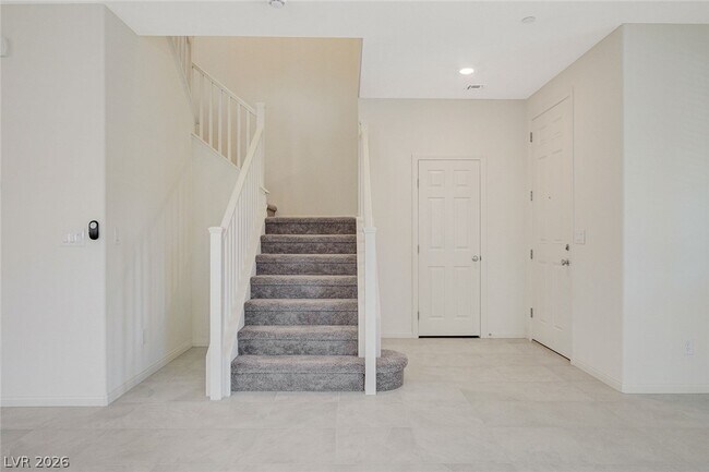 Building Photo - 2615 Esposende St