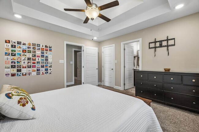 Building Photo - 833 Lutz Ln