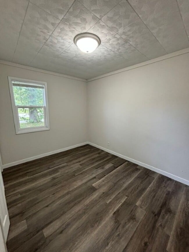 Building Photo - 713 N Maplewood Dr