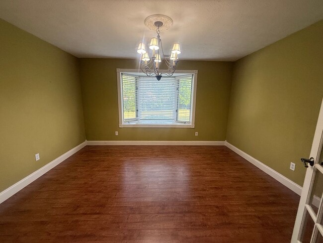 Building Photo - Spacious House in Draffenville