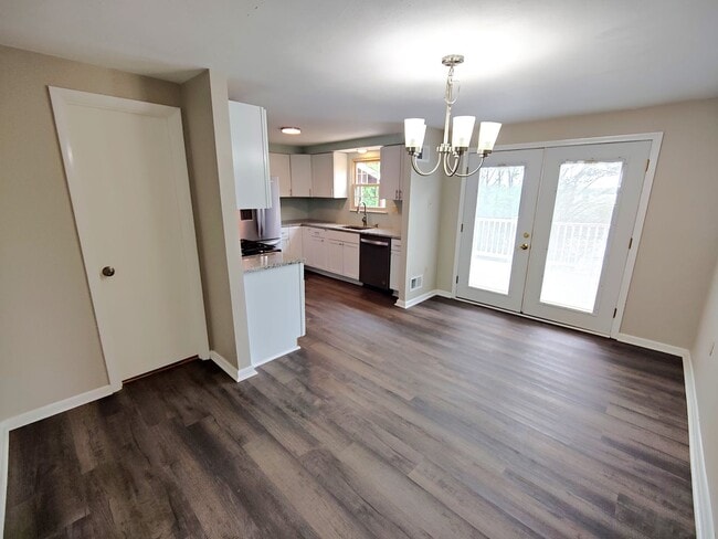 Building Photo - *Recently Updated 2BD/1.5BA Townhouse Available for Rent in West Mifflin*