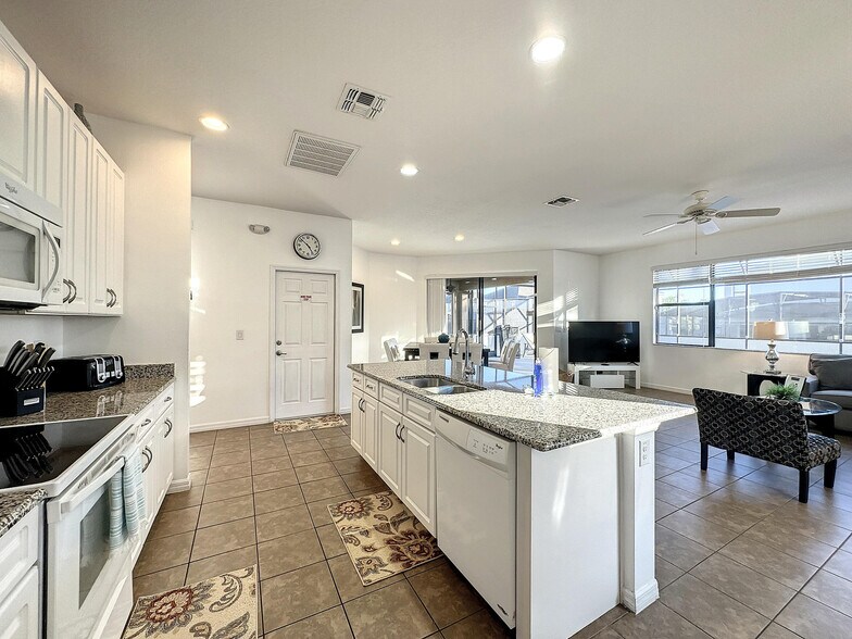 Building Photo - 2613 Rosemont Cir