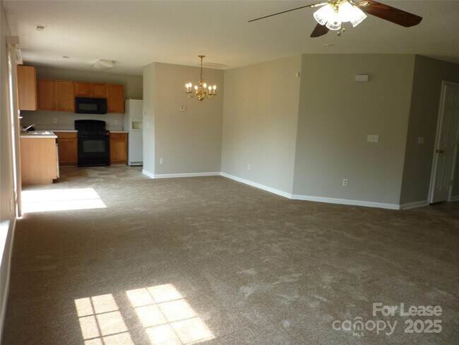 Building Photo - 8841 Laurel Run Dr