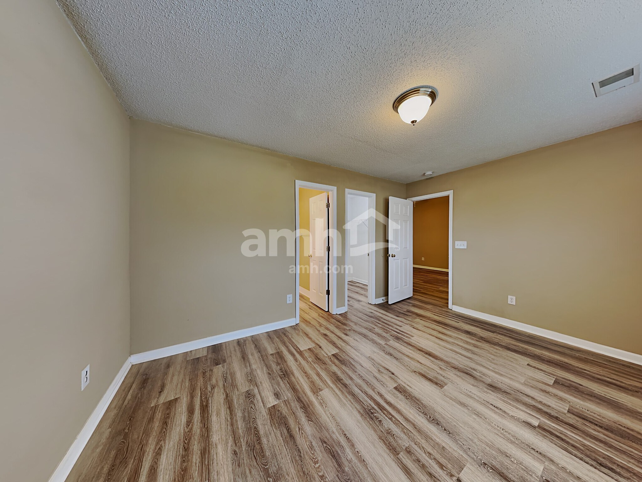 Building Photo - 208 Winding Willow Trl