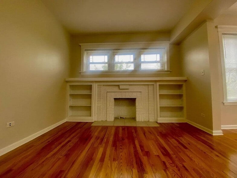 Building Photo - 7505 N Greenview Ave