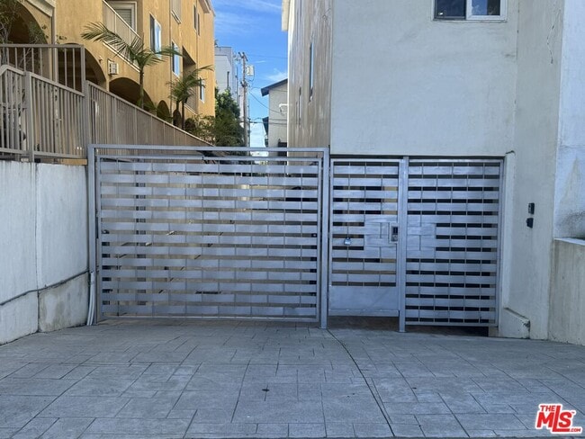 Building Photo - 1739 S Barrington Ave