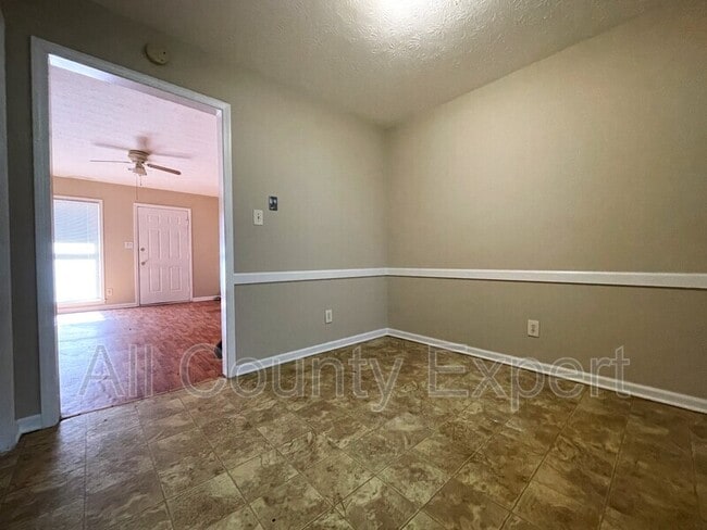 Building Photo - 1042 Chestnut Oak Ct NE