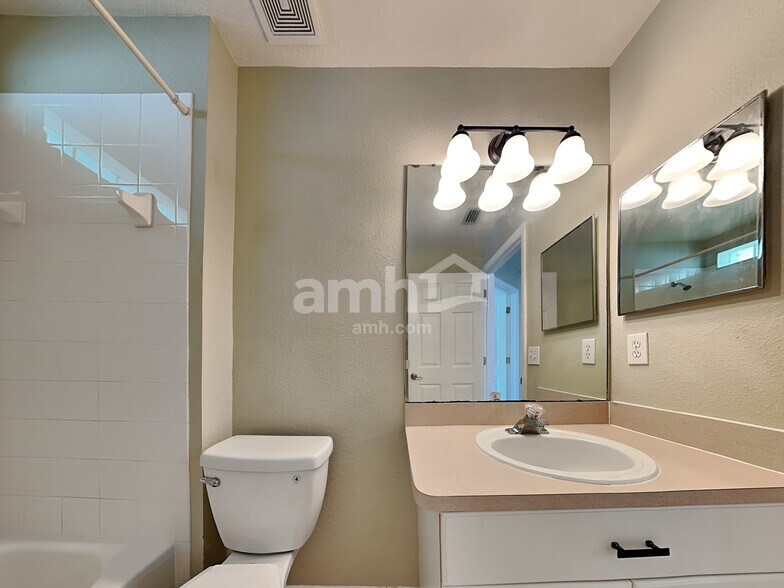 Building Photo - 517 Summer Sails Dr