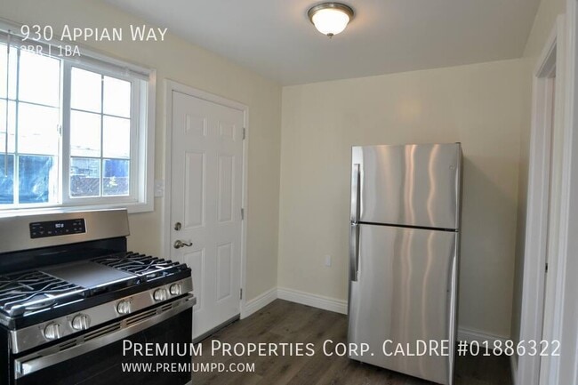 Building Photo - 930 Appian Way
