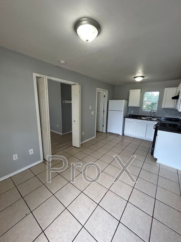 Building Photo - 1414 S Powell St