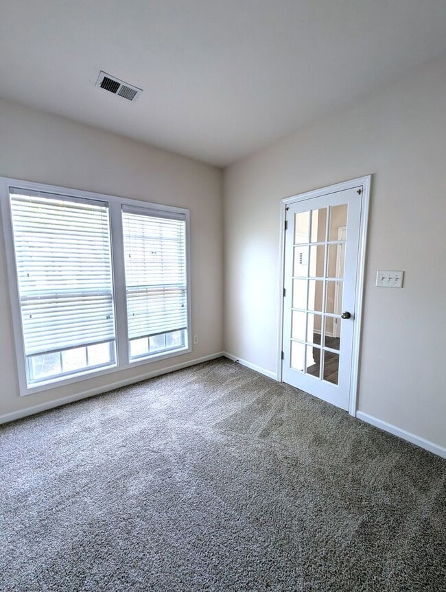 Building Photo - End Unit Townhome!  Over 1500 Sq Ft!  Harr...