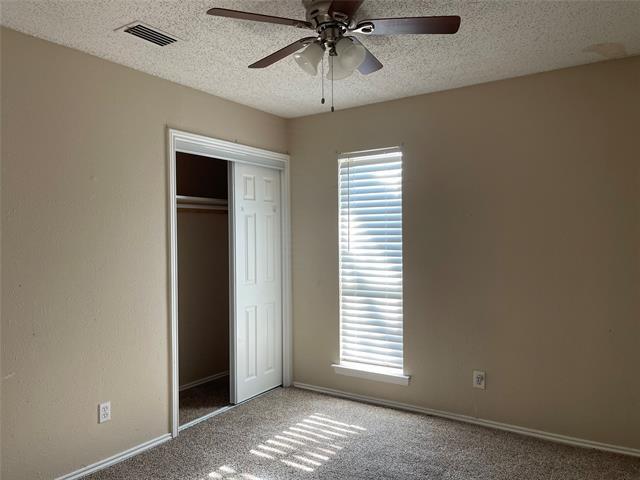 Building Photo - 2409 Stoneleigh Dr
