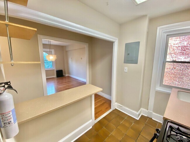 Building Photo - Have Breakfast at Tiffany's! Dupont's Gleaming Light Filled 2 En-suites w/ W/D at the Tiffany!