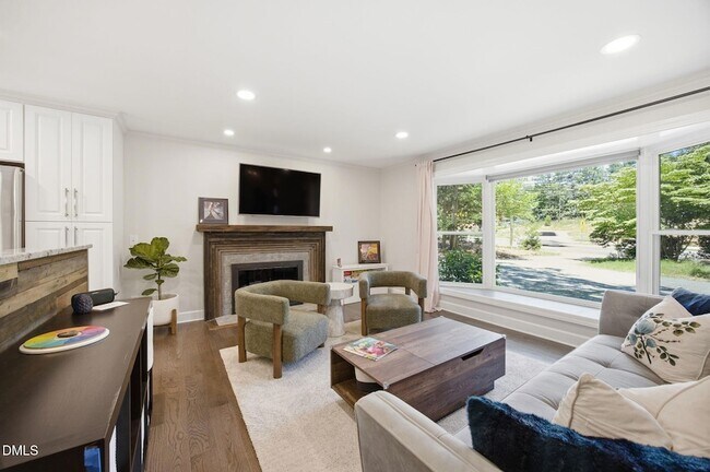 Building Photo - 603 N Estes Dr