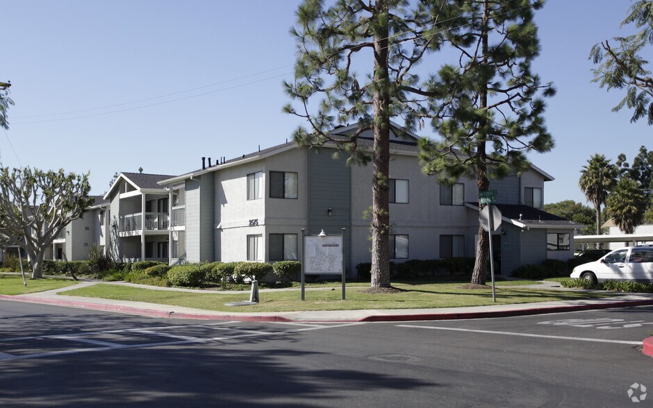 Harbor Village Apartments 2500 Merrimac Way Costa Mesa CA 92626