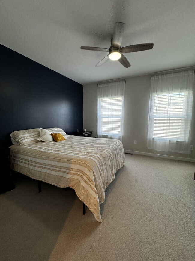 Building Photo - Luxurious 4-Bedroom Townhouse with 3.5 Bat...