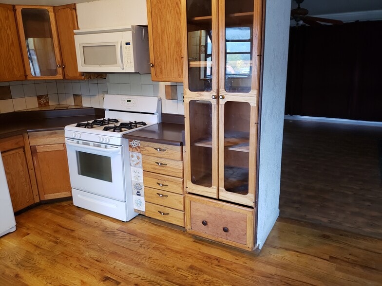 Building Photo - 128 Karlann Dr