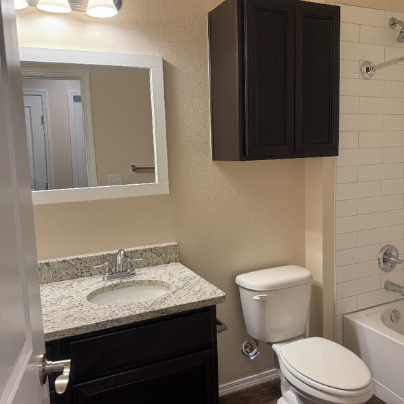 Building Photo - 10408 Admire St