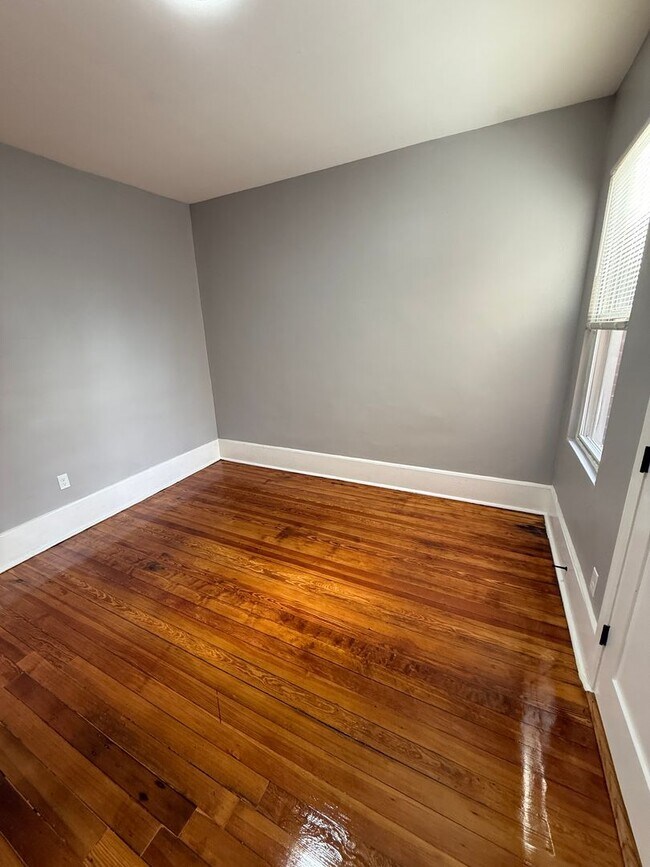 Building Photo - 2mil