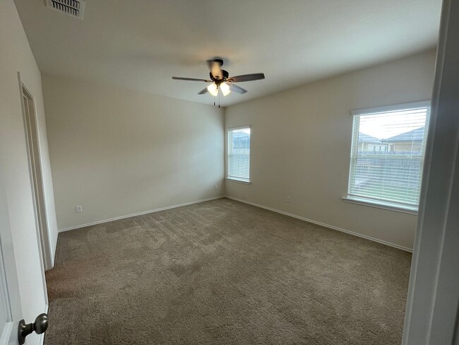 Building Photo - Charming 3x2 Rental Home in New Braunfels, TX!