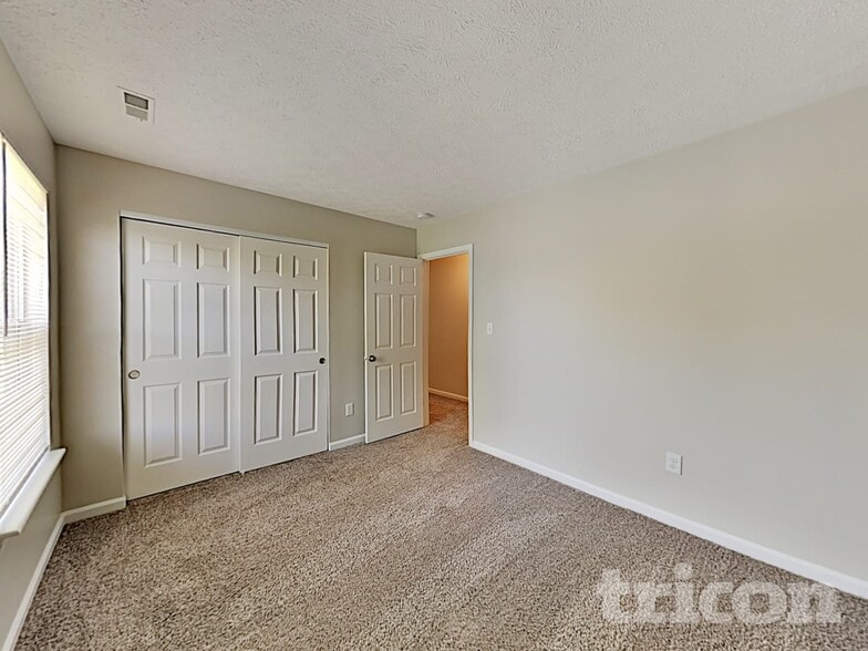 Building Photo - 4066 Knollwood Ave