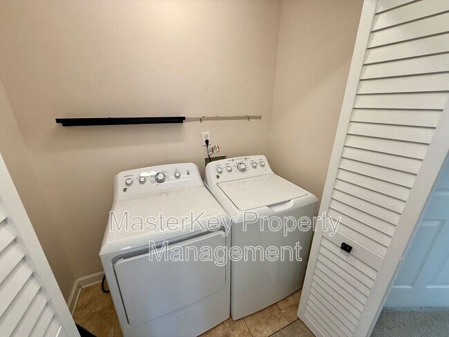 Building Photo - 6425 Cross Ridge Dr