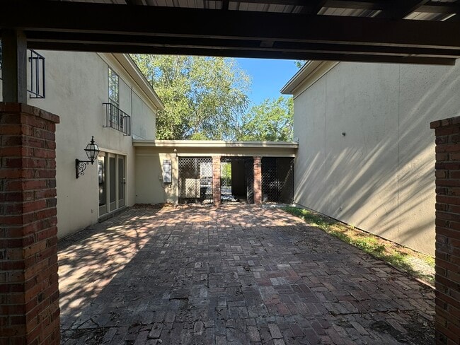 Building Photo - 505 Felder Ave