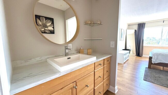 Building Photo - 401 Golden Isles Dr