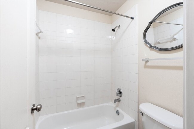 Building Photo - 2105 Sumac Dr