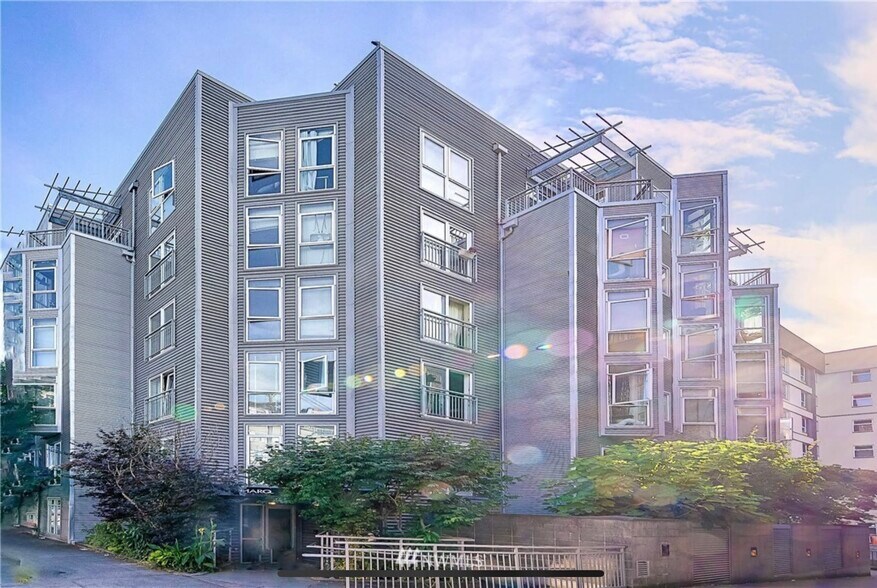 Building Photo - 103 Bellevue Ave E