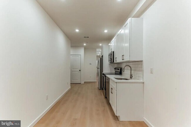 Building Photo - 6116 E Wister St