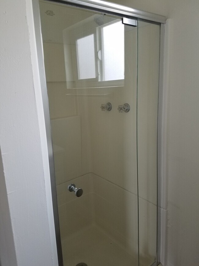 Building Photo - 518 Needham St