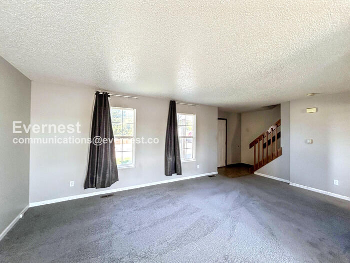 Building Photo - 663 Seawell Dr