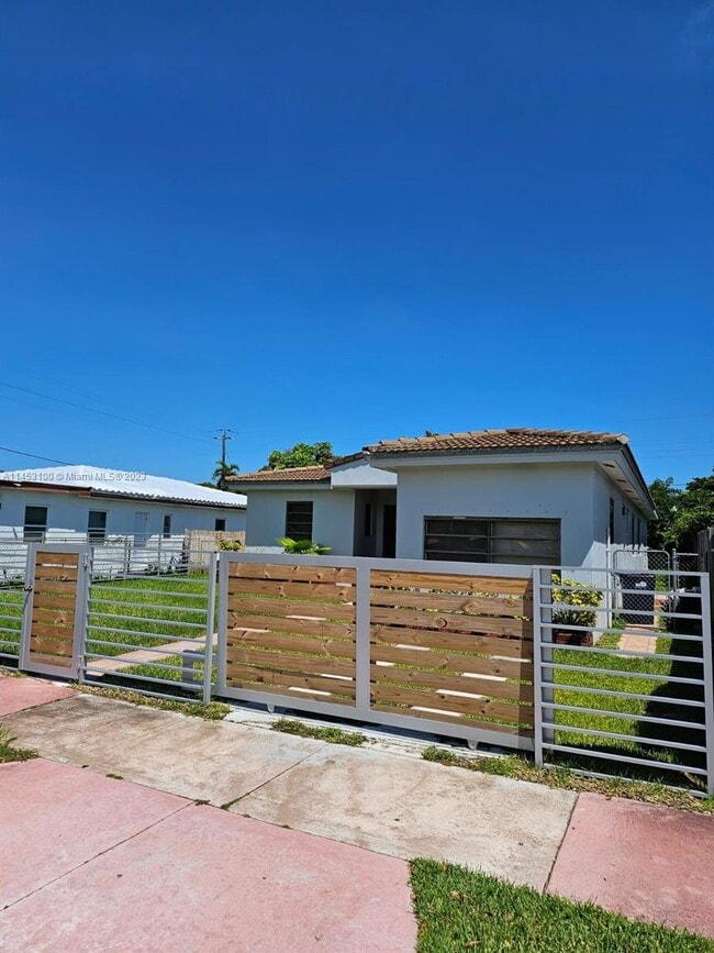 Building Photo - 1510 Normandy Dr