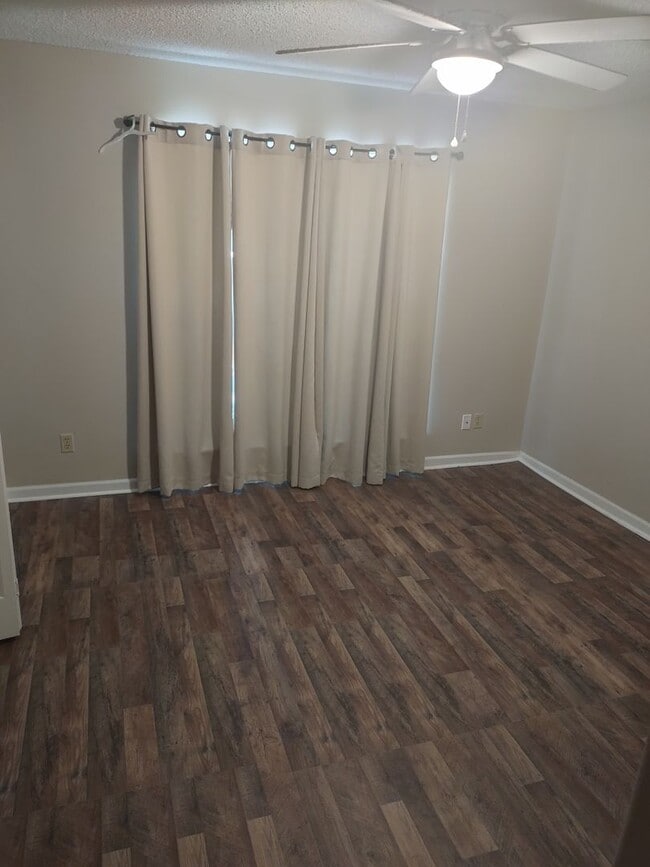 Building Photo - Cute Two Bedroom Two Bath Duplex