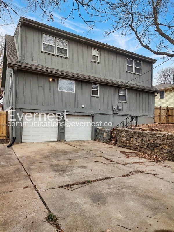 Building Photo - 4 Bed, 2 Bath Home with Garage / Pet-Friendly / Coming Soon!