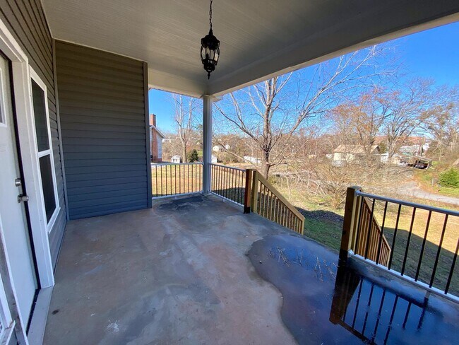 Building Photo - 3 bed/ 2 bath house in Seneca