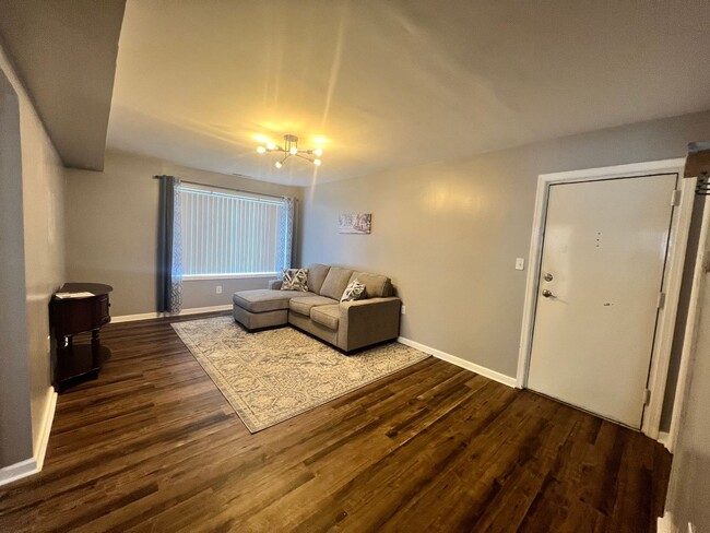 Building Photo - Lovely 1 BR/1 BA Condo in Congress Heights!