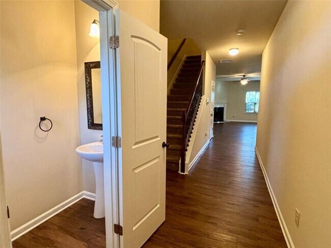 Building Photo - 2723 Morgan Glen Rd NE