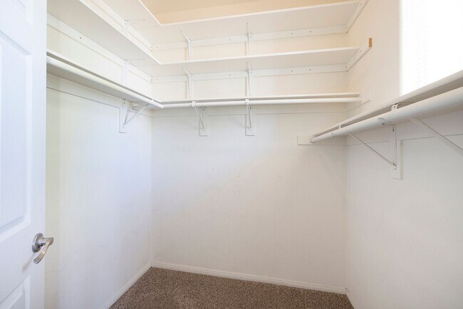Building Photo - FULLY FURNISHED 2 BEDROOM CONDO IN THE NW WITH ATTACHED 2 CAR GARAGE