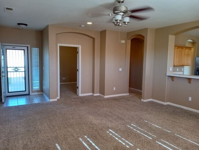 Building Photo - Double diamond home available for late May...