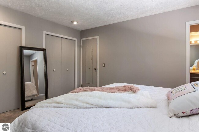 Building Photo - 3814 Maid Marian Ln