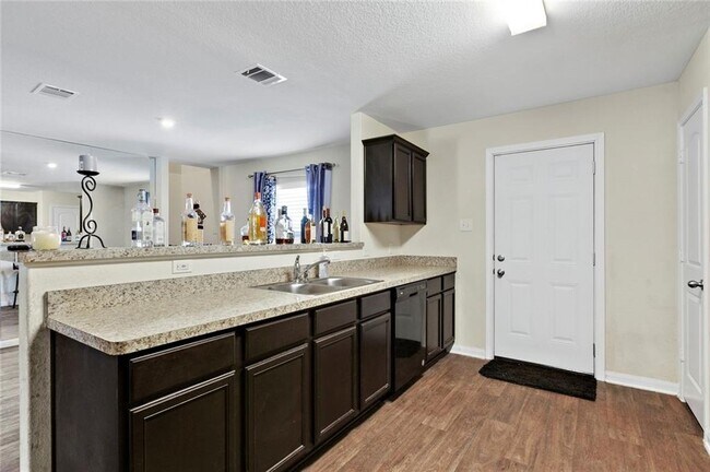 Building Photo - 712 Cleary Ln